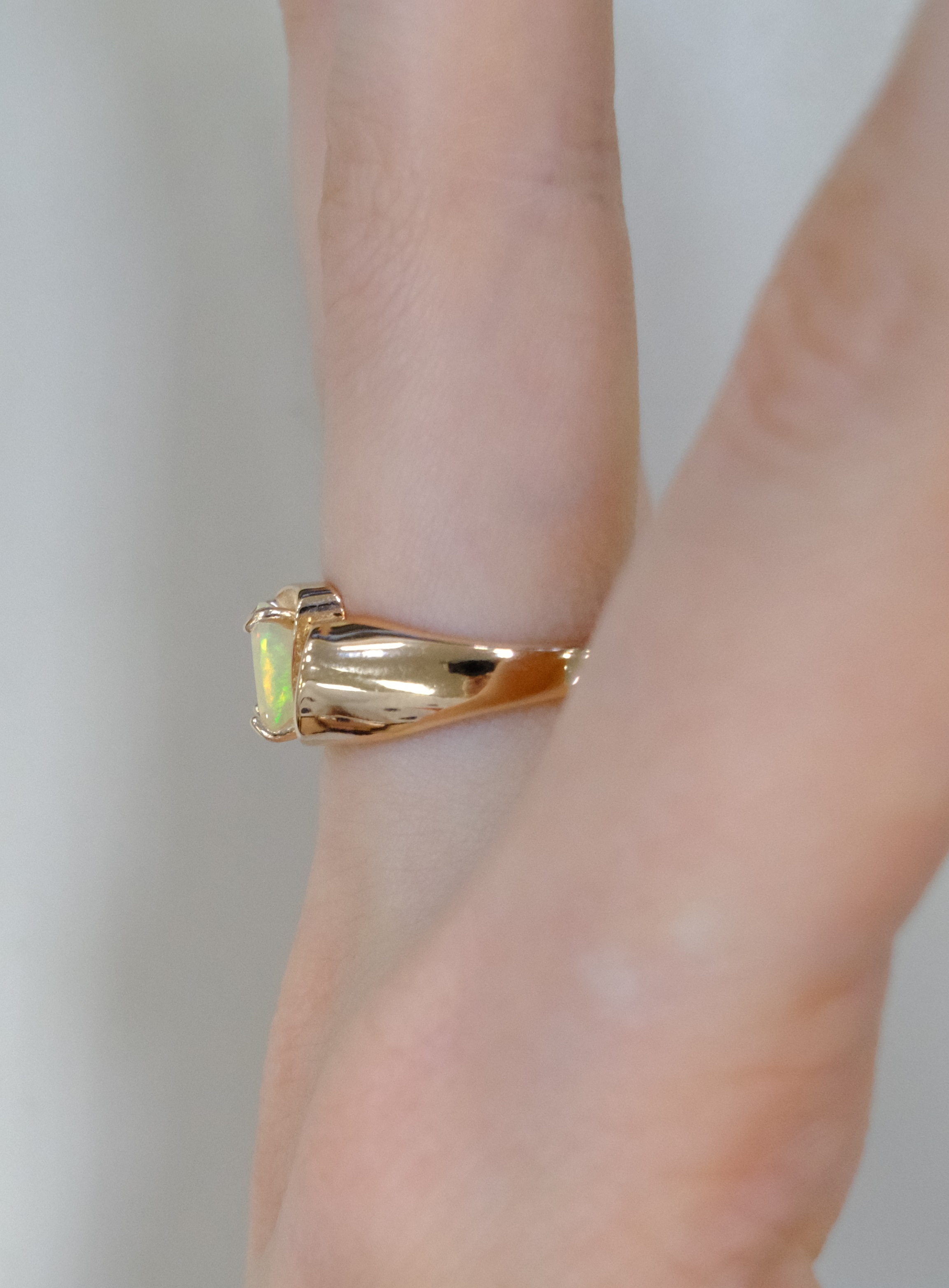 Серебряное кольцо с опалом